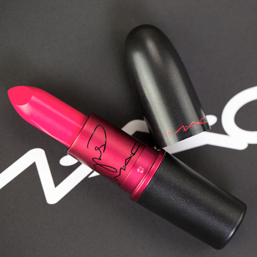 Líčenie pier krok za krokom s rúžom Viva Glam Lipstick od MAC