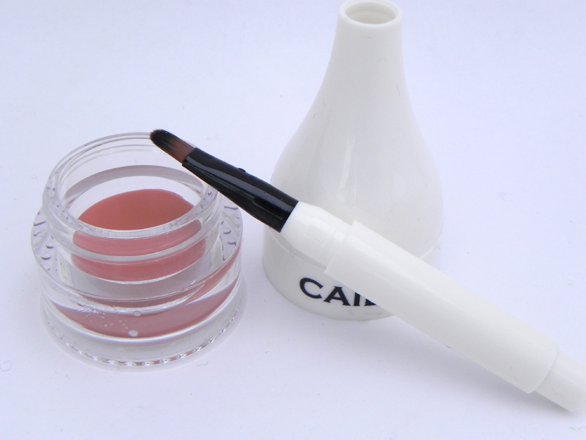 3D pery: Tinted Lip Balm od Cailyn